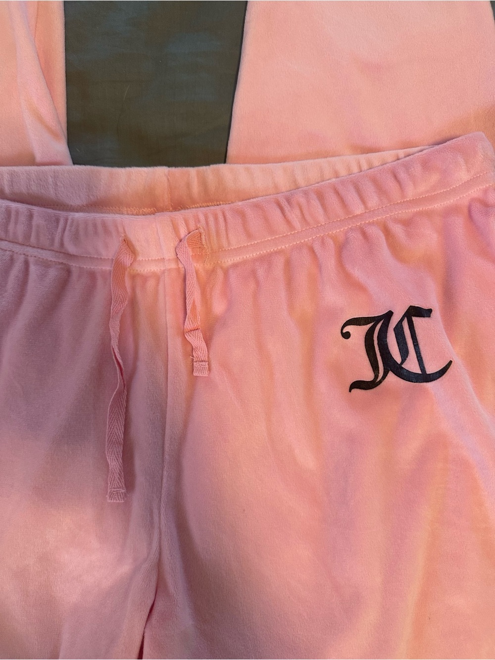Juicy Couture women’s Pink Velour Pajama Set - Picture 11 of 14